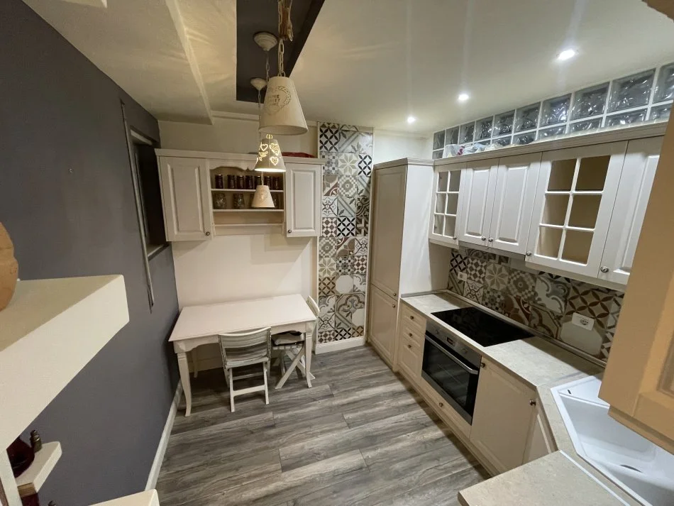 Tirane, jepet me qera apartament 1+1+Aneks+Ballkon Kati 1, 80 m² 550 € (Peti , Liqeni Thate)