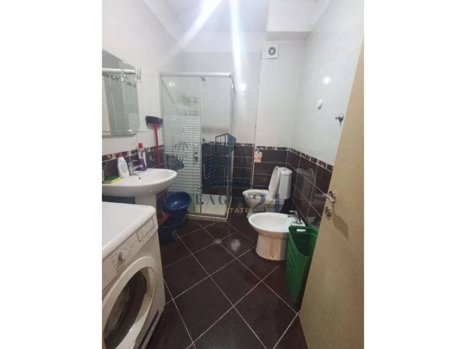 Tirane, jepet me qera apartament 1+1 , 70 m² 450 € (Astir)