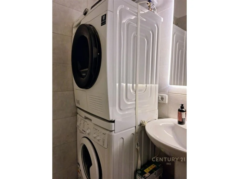 Tirane, jepet me qera apartament 2+1 Kati 5, 85 m² 550 € (Ali dem)
