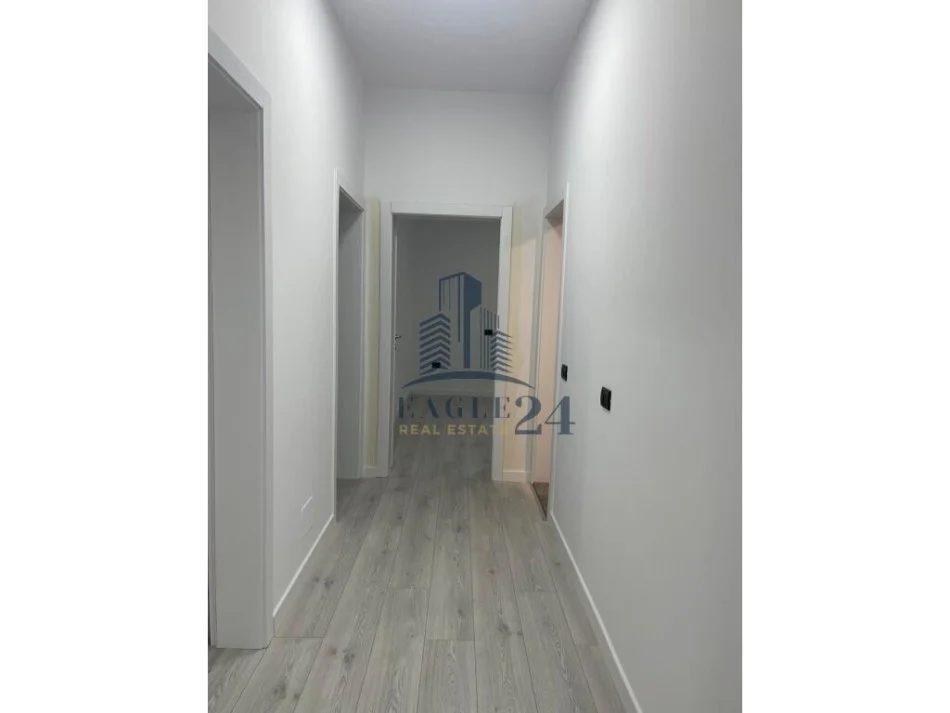 Shqiperi, jepet me qera zyre , 105 m² 1.000 € (myslym shyri)