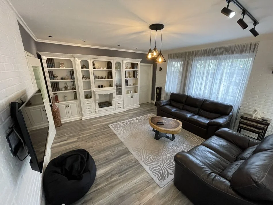 Tirane, jepet me qera apartament 1+1+Aneks+Ballkon Kati 1, 80 m² 550 € (Peti , Liqeni Thate)