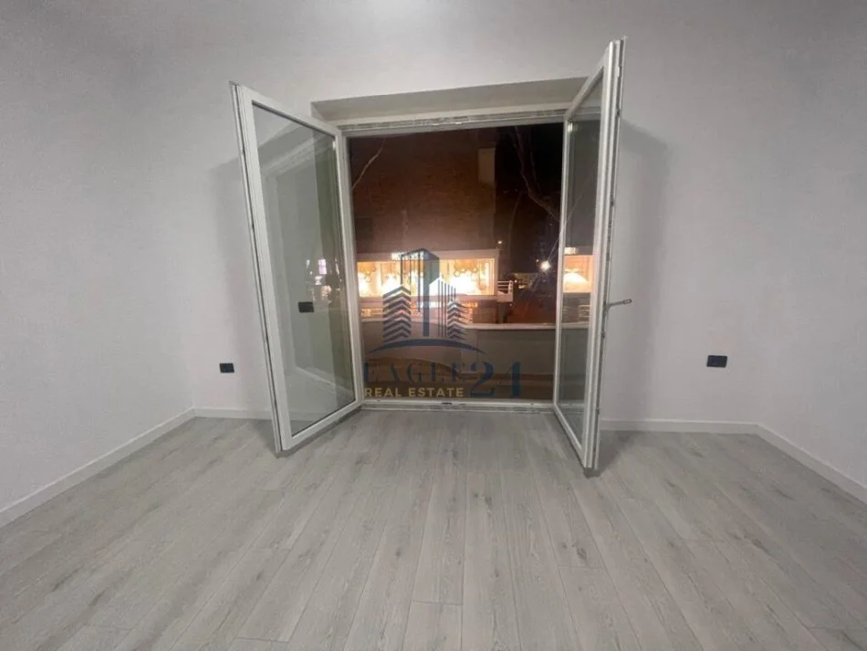 Shqiperi, jepet me qera zyre , 105 m² 1.000 € (myslym shyri)