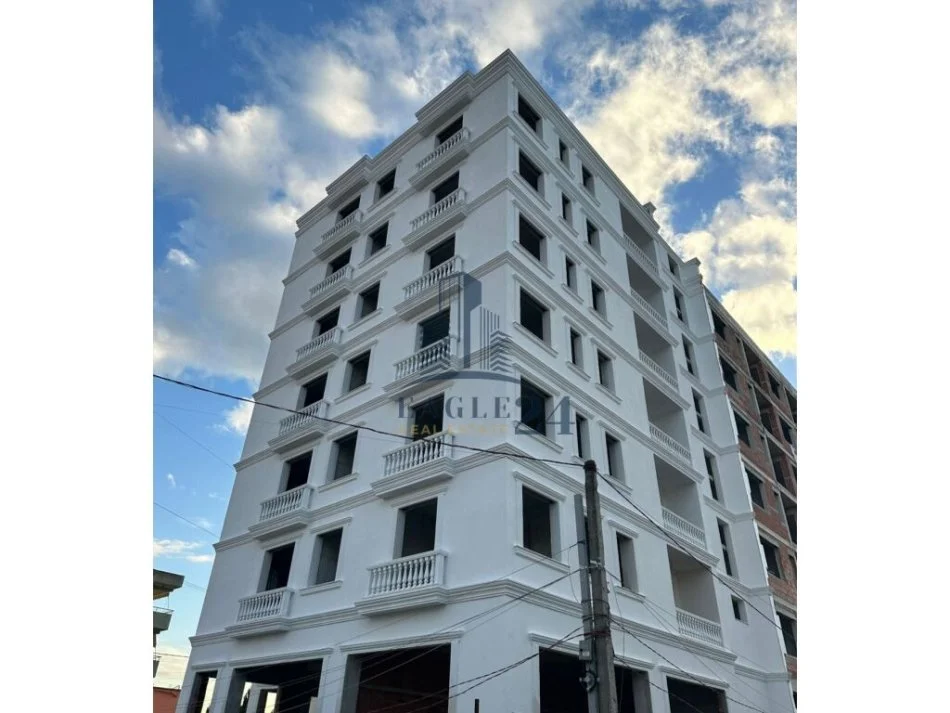 Shitet apartament 2+1 , 88 m² 72.999 € (Kamez)