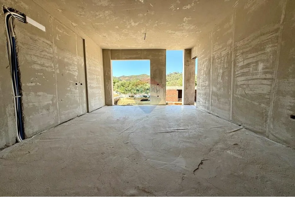 Tirane, shitet 3+1 , 147 m² 338.000 € (Mjull Bathore)