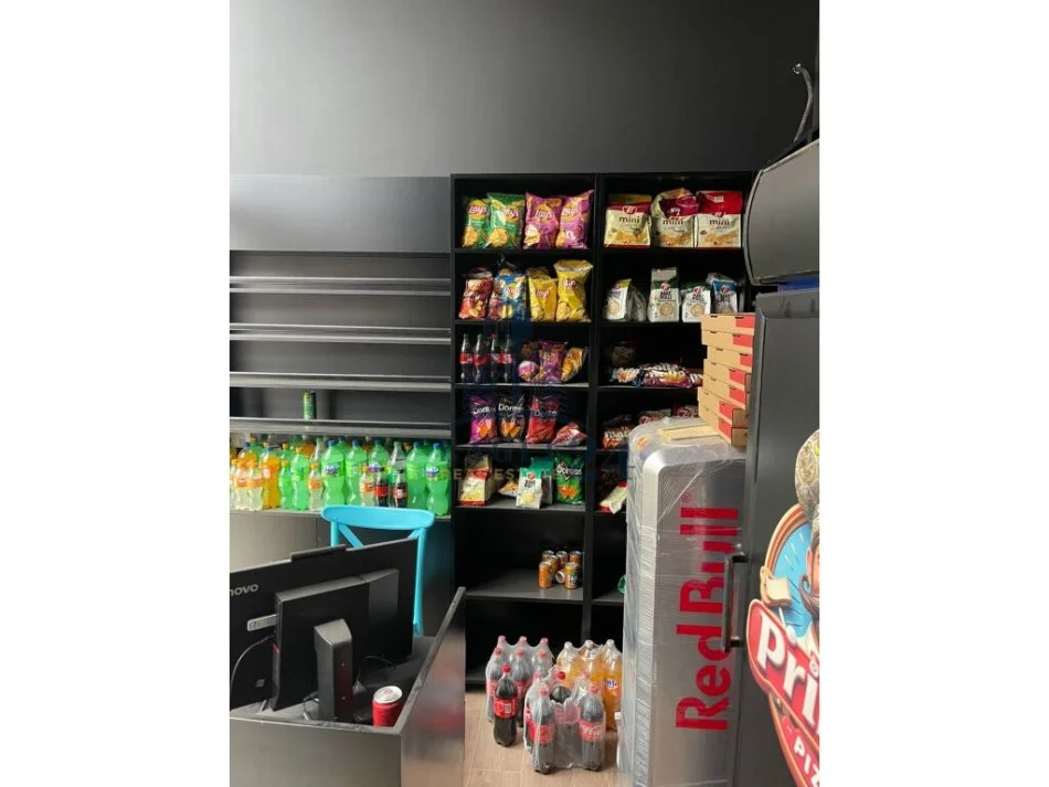 Tirane, shitet ambjent biznesi , 52 m² (liqeni i thate)