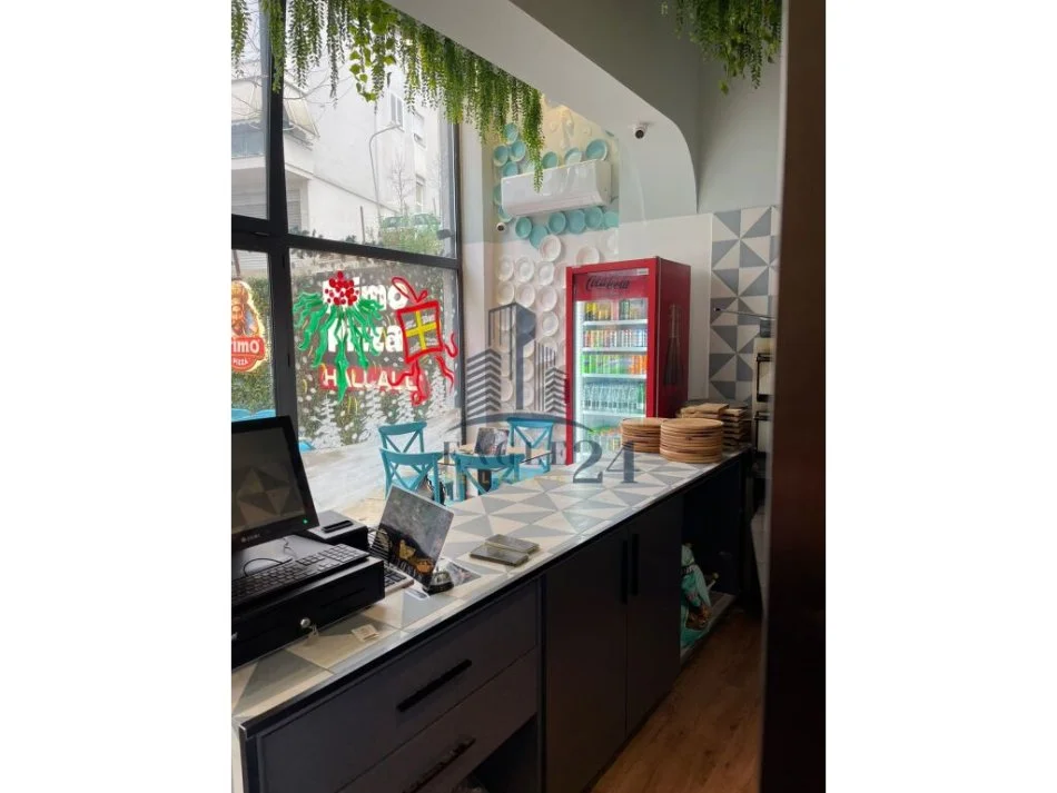 Tirane, shitet ambjent biznesi , 52 m² (liqeni i thate)