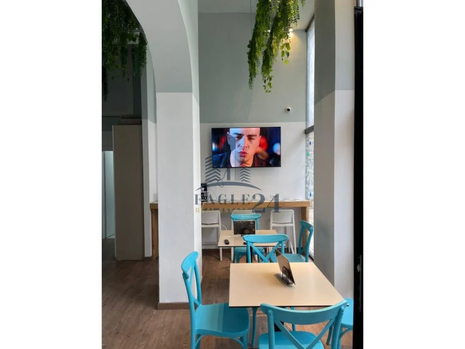 Tirane, shitet ambjent biznesi , 52 m² (liqeni i thate)