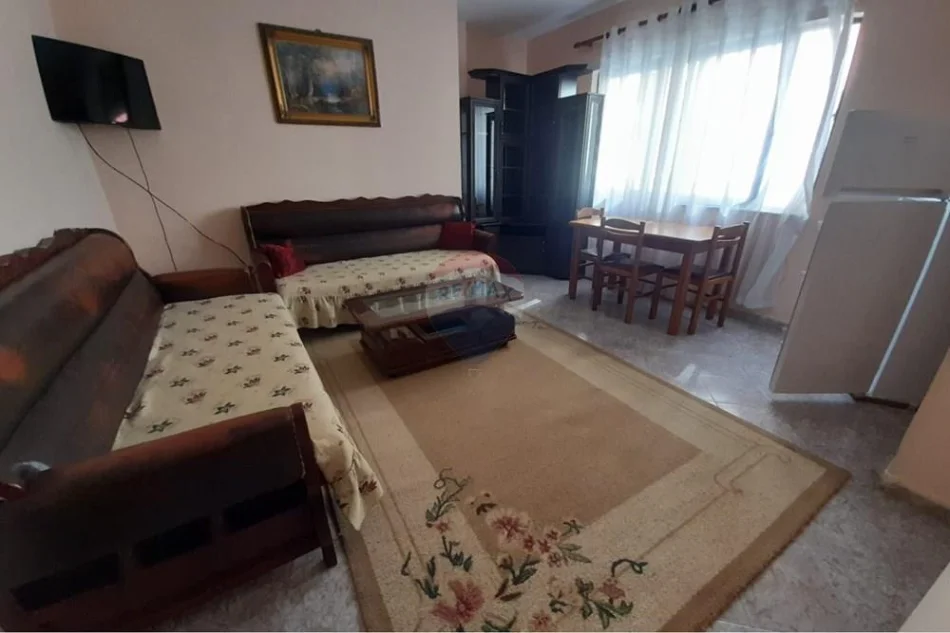 Tirane, jap me qera 1+1 , 65 m² 350 € (Brryl)