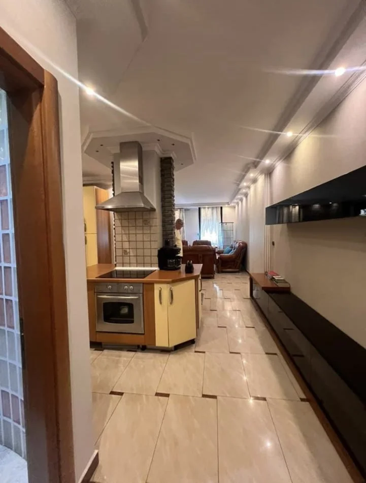 🏡Jepet  me qera apartament 2+1+2 +Ballkon 2 poste parkimi Kati 4, 122 m² 1.200 € (Ish ekspozita)