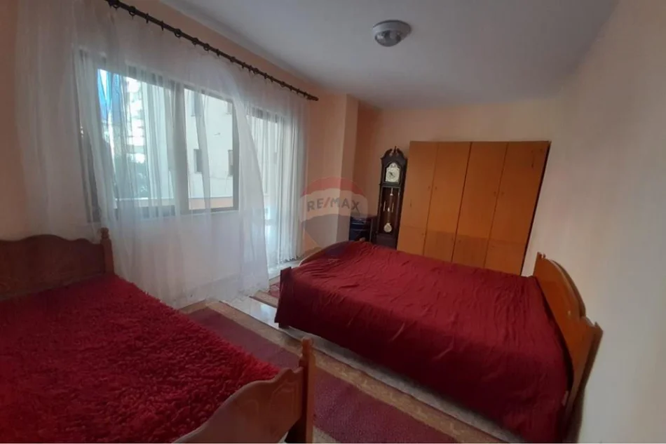 Tirane, jap me qera 1+1 , 65 m² 350 € (Brryl)