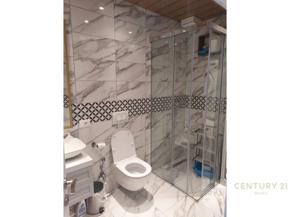 Tirane, jepet me qera apartament 2+1+Ballkon Kati 9, 91 m² 750 € (Don Bosko)