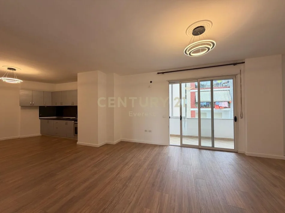 Tirane, shes apartament 2+1+Aneks+Ballkon Kati 3, 113 m² 150.000 € 