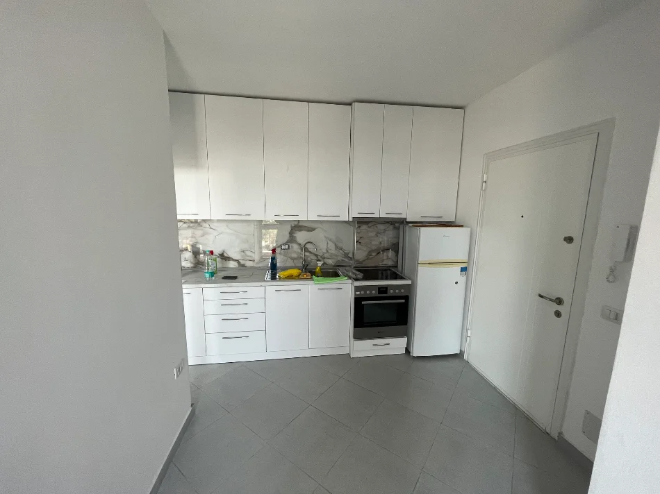 Tirane, jepet me qera apartament 1+1 Kati 7, 44 m² 420 € (rruga bardhyl)