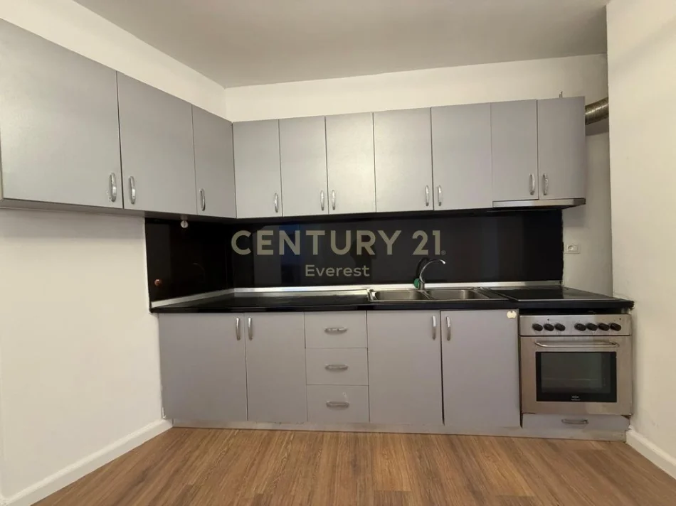 Tirane, shes apartament 2+1+Aneks+Ballkon Kati 3, 113 m² 150.000 € 