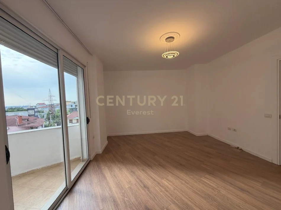Tirane, shes apartament 2+1+Aneks+Ballkon Kati 3, 113 m² 150.000 € 