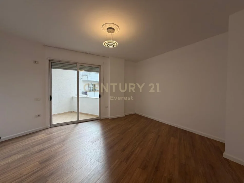 Tirane, shes apartament 2+1+Aneks+Ballkon Kati 3, 113 m² 150.000 € 