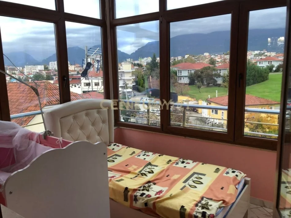 Tirane, shes apartament 3+1+Ballkon Kati 4, 162 m² (Vilat Amerikane)
