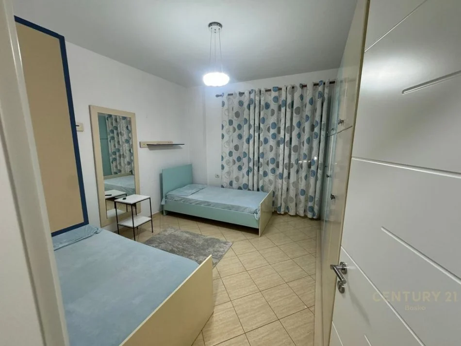 Tirane, jepet me qera apartament 2+1 Kati 2, 126 m² 700 € (Fresk)