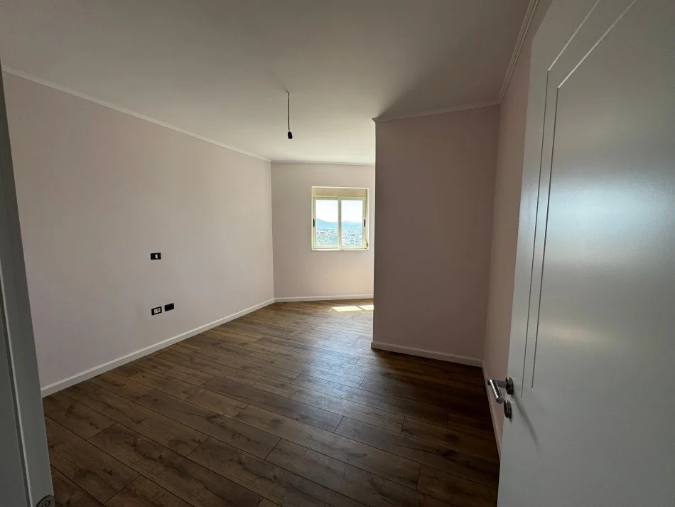 Tirane, shitet apartament 2+1+Aneks+Ballkon Kati 4, 124 m² 142.000 € (Rruga Baftjar Lici)