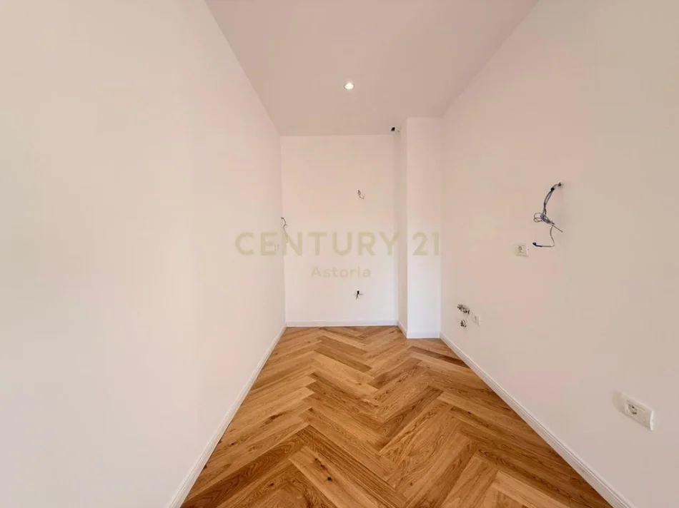 Tirane, shes apartament 2+1+Aneks+Ballkon Kati 7, 105 m² 261.300 € (Shkolla e Kuqe)