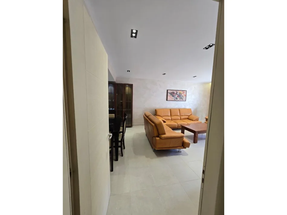 Tirane, jepet me qera apartament 2+1 Kati 11, 115 m² 500 € (Kompleksi Malajzian)