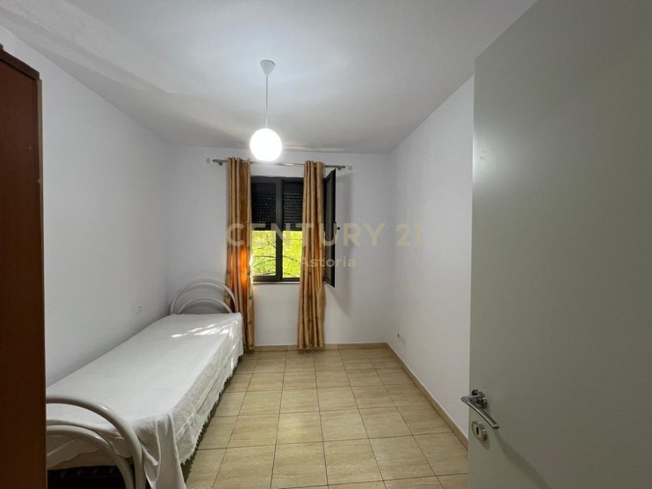 Tirane, jepet me qera apartament 2+1 Kati 3, 55 m² 550 € (Mine Peza)