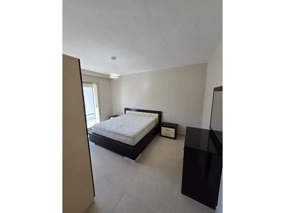 Tirane, jepet me qera apartament 2+1 Kati 11, 115 m² 500 € (Kompleksi Malajzian)