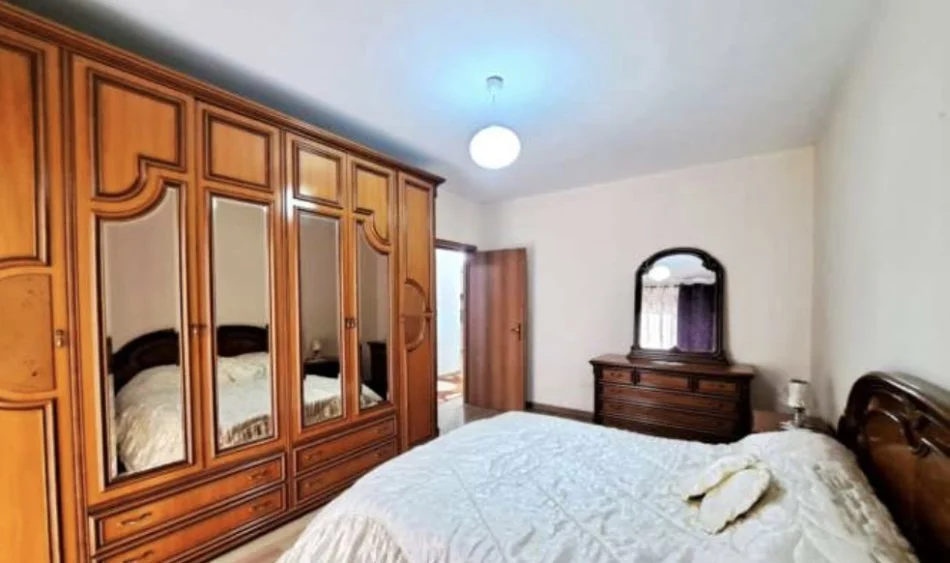 Tirane, jepet me qera apartament 2+1+Ballkon Kati 6, 104 m² 700 € (Condor Center , Rruga e Kavajes)