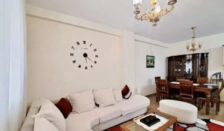 Tirane, jepet me qera apartament 2+1+Ballkon Kati 6, 104 m² 700 € (Condor Center , Rruga e Kavajes)