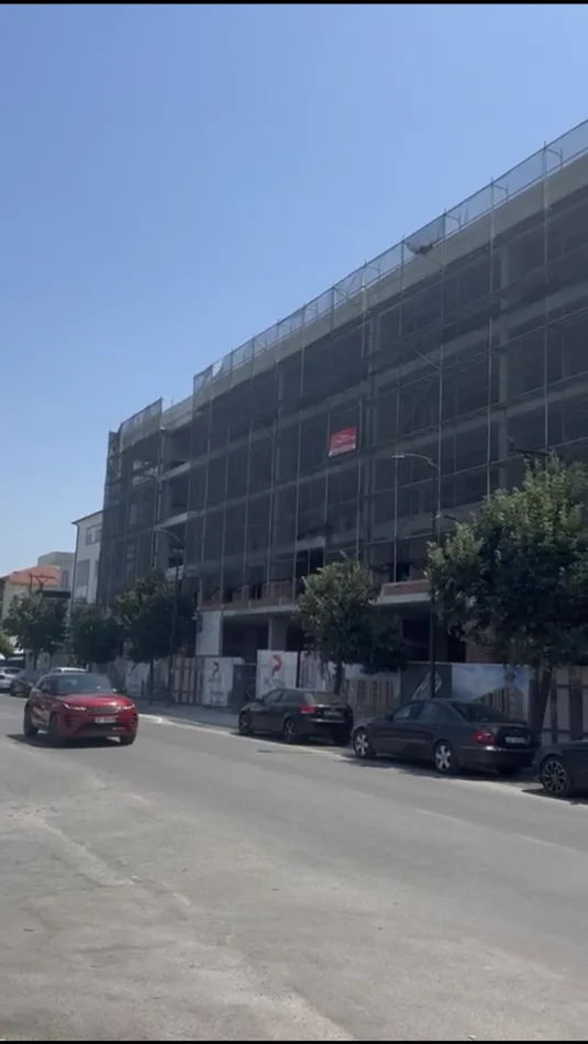 Tirane, shitet apartament 2+1 Kati 2, 100 m² 70.000 € (Qendër Kamëz)