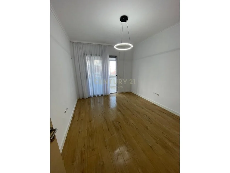 Tirane, shes apartament 2+1 Kati 8, 98 m² 153.000 € (Fabrika e Miellit)