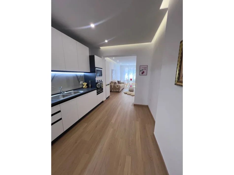 Tirane, jepet me qera apartament 2+1+Aneks+Ballkon Kati 3, 90 m² 850 € 