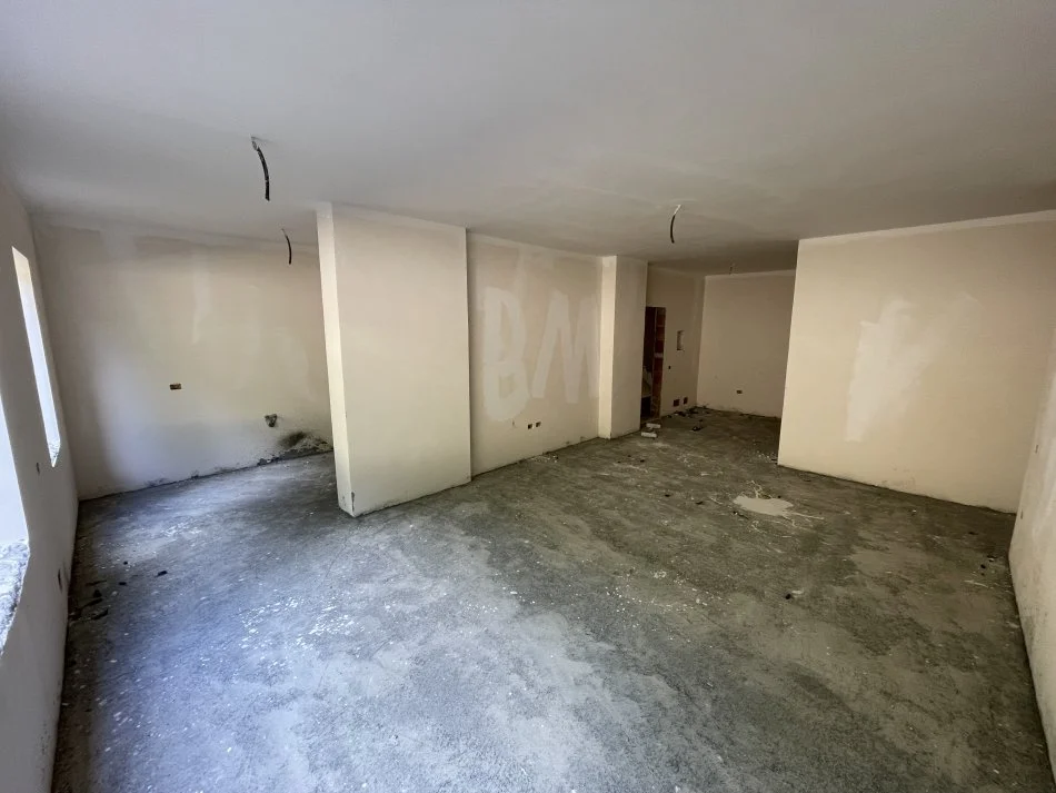 Tirane, shes apartament 2+1+Aneks+Ballkon Kati 1, 127 m² 191.000 € (Rruga Elbasanit)