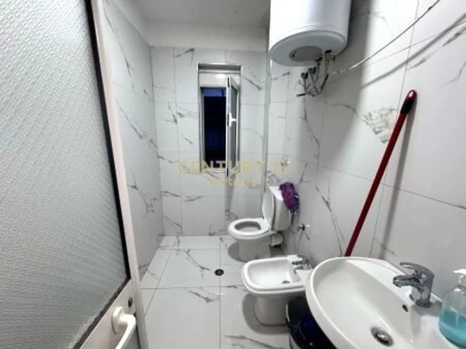 Tirane, shitet apartament 1+1 Kati 5, 50 m² 70.000 € (Prane Xhamise Xhura)