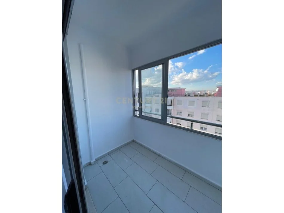 Tirane, shes apartament 2+1 Kati 8, 98 m² 153.000 € (Fabrika e Miellit)