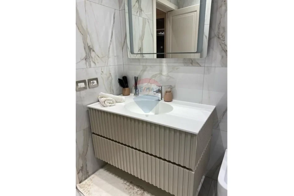 Tirane, shitet 3+1 , 181 m² 355.000 € (Ish Fusha e Aviacionit)