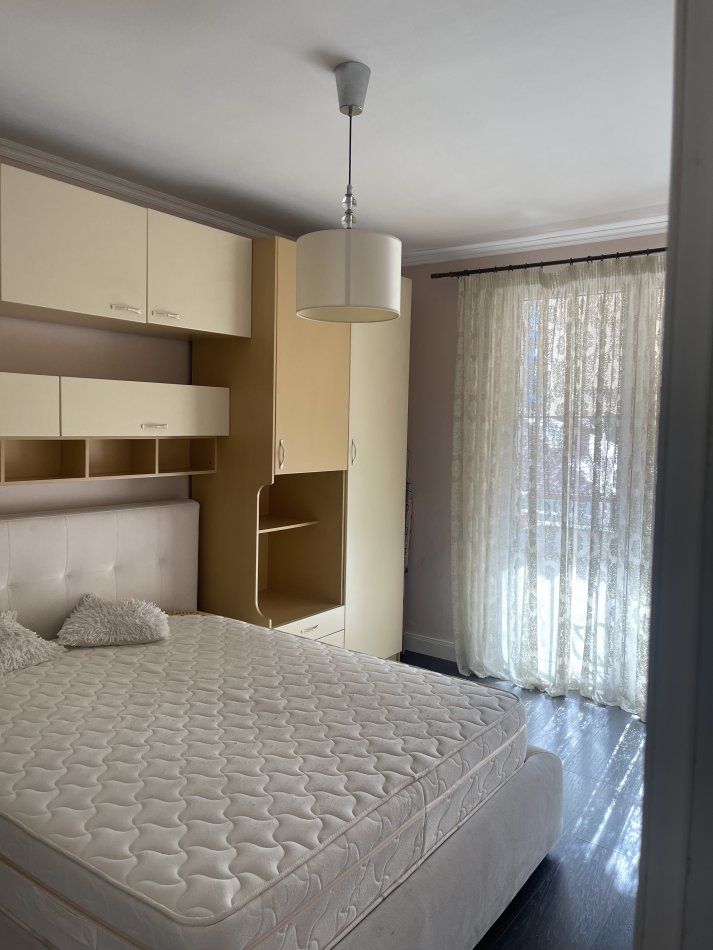 Tirane, jepet me qera apartament 2+1+Ballkon Kati 3, 100 m² 650 € (Rruga Bilal Golemi)