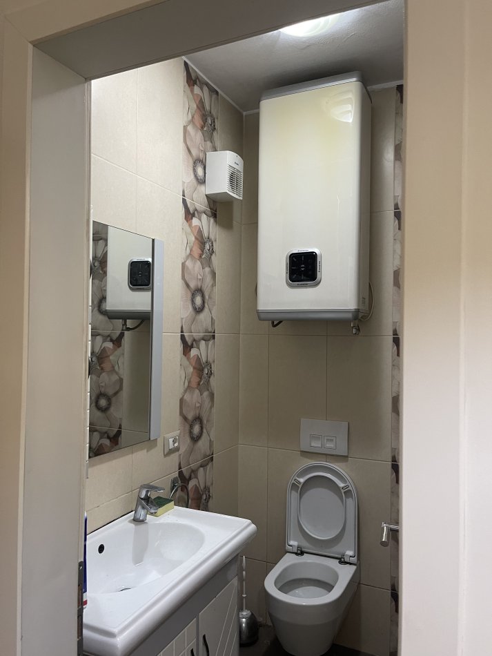 Tirane, jepet me qera apartament 2+1+Ballkon Kati 3, 100 m² 650 € (Rruga Bilal Golemi)