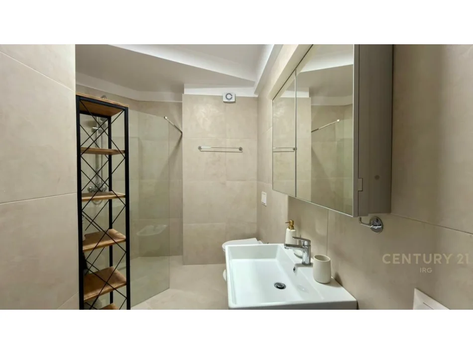 Tirane, jepet me qera apartament 1+1+Aneks+Ballkon Kati 3, 75 m² 750 € (Met invest)