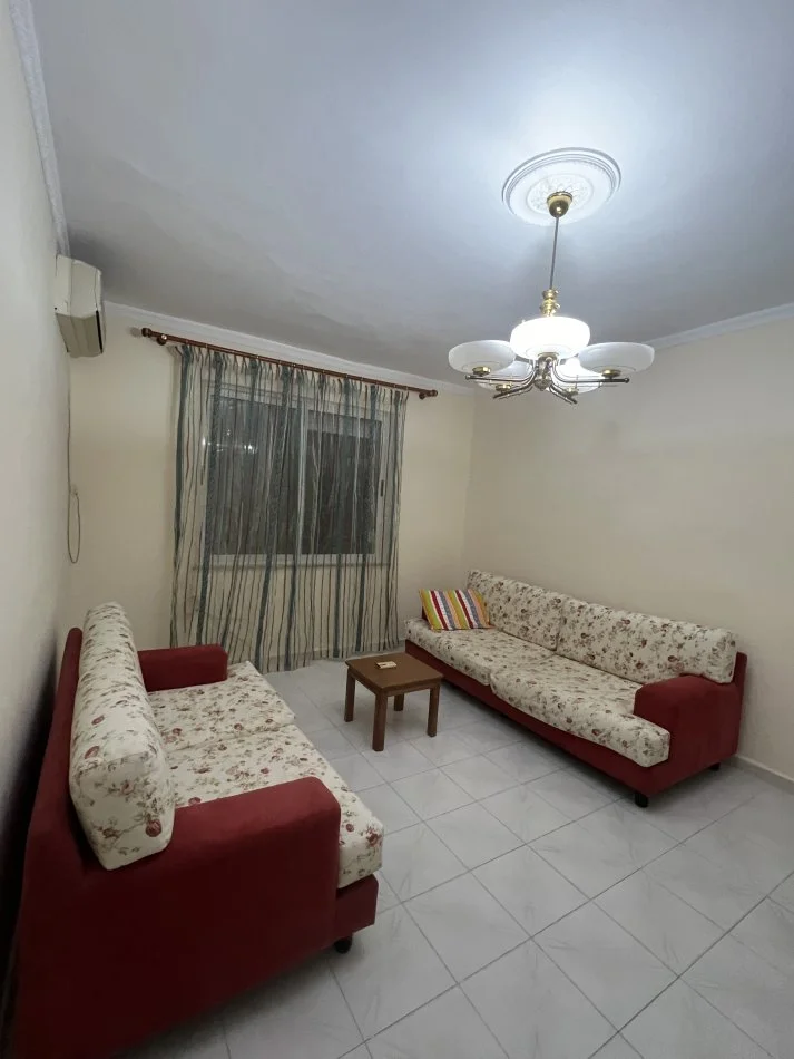 Tirane, jepet me qera apartament 1+1+Ballkon Kati 2, (Rruga “Sulejman Delvina”)