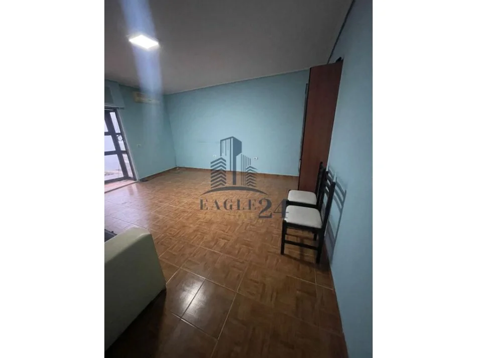 Tirane, shitet dyqan , 38 m² 72.000 € (Fusha Aviacionit)