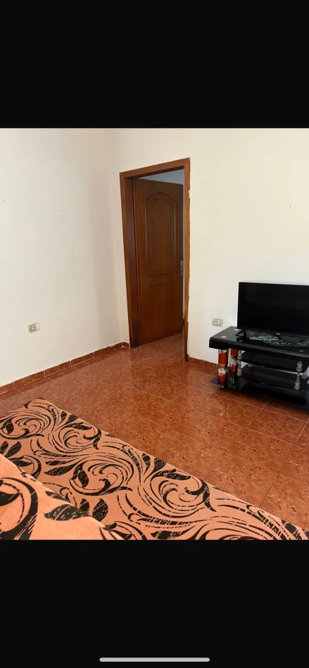 Tirane, jap me qera apartament 1+1 Kati 1, 65 m² 270 € (Rruga kadri kerciku)