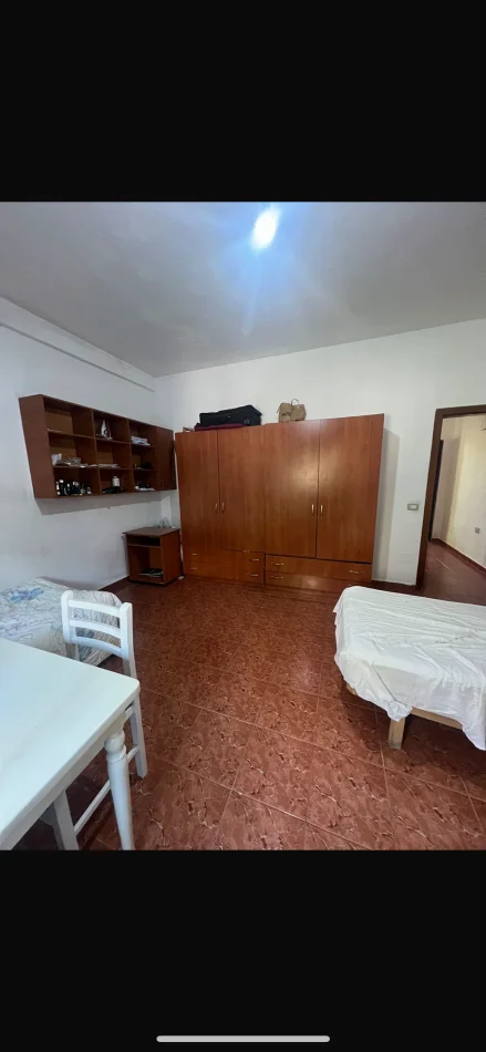 Tirane, jap me qera apartament 1+1 Kati 1, 65 m² 270 € (Rruga kadri kerciku)