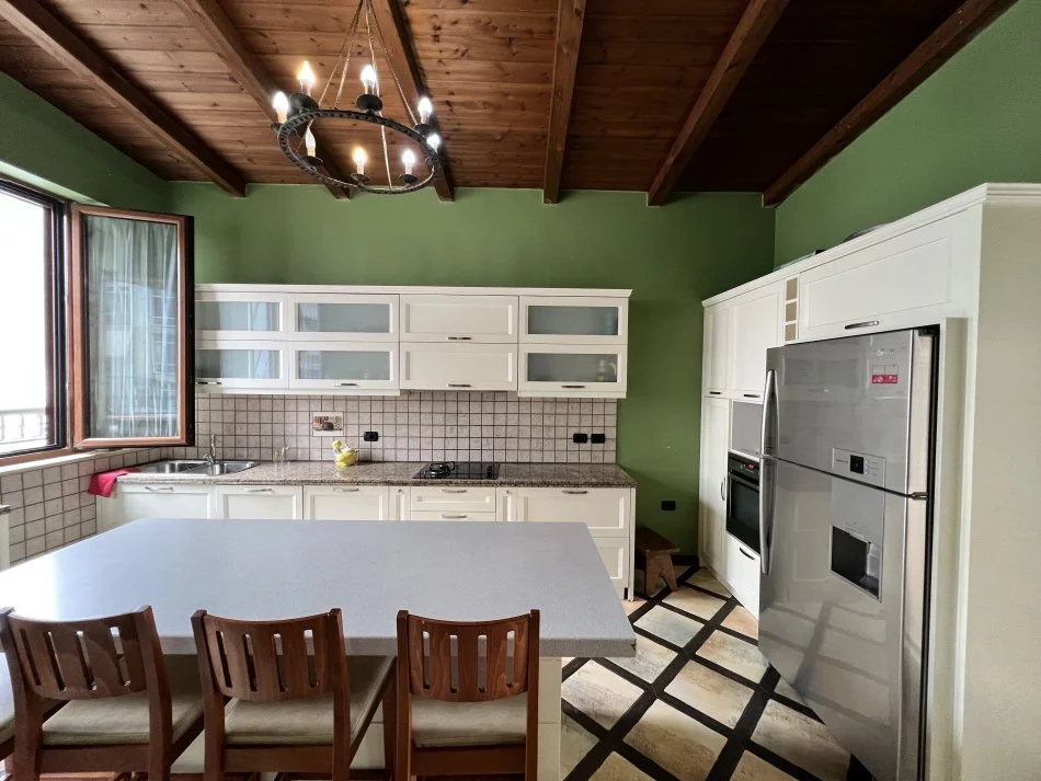 Tirane, jepet me qera apartament 3+1+Aneks+Ballkon Kati 9, 210 m² 1.000 € (Rruga e Kavajes)