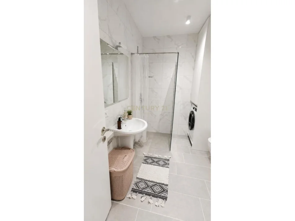 Tirane, jepet me qera apartament 1+1+Aneks+Ballkon Kati 7, 67 m² 650 € 