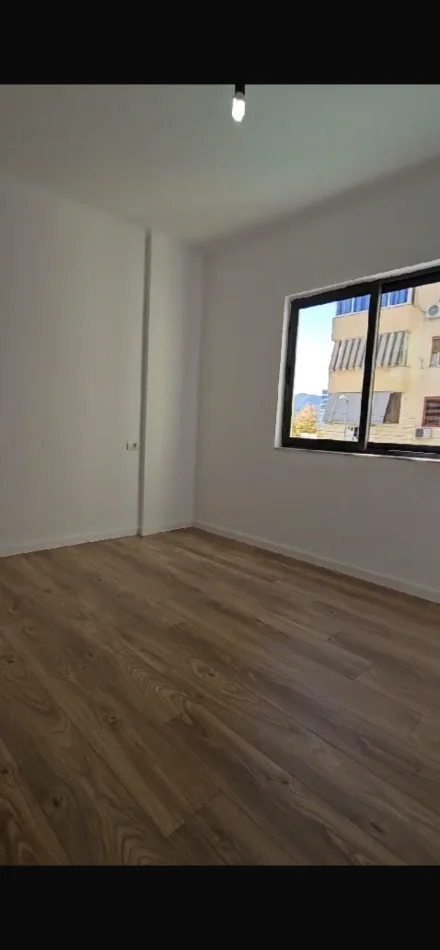 Tirane, shitet apartament 1+1 Kati 2, 52 m² 132.000 € (Rruga e Kavajes)