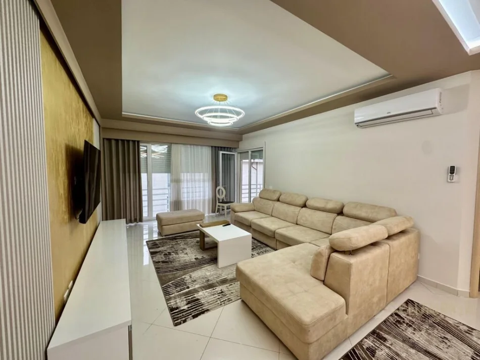 Tirane, jepet me qera apartament duplex 4+1+Aneks+Ballkon , 153 m² 1.500 € 