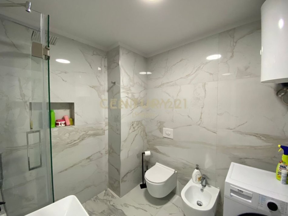 Tirane, jepet me qera apartament 1+1 Kati 6, 60 m² 600 € (Vasil Shanto)