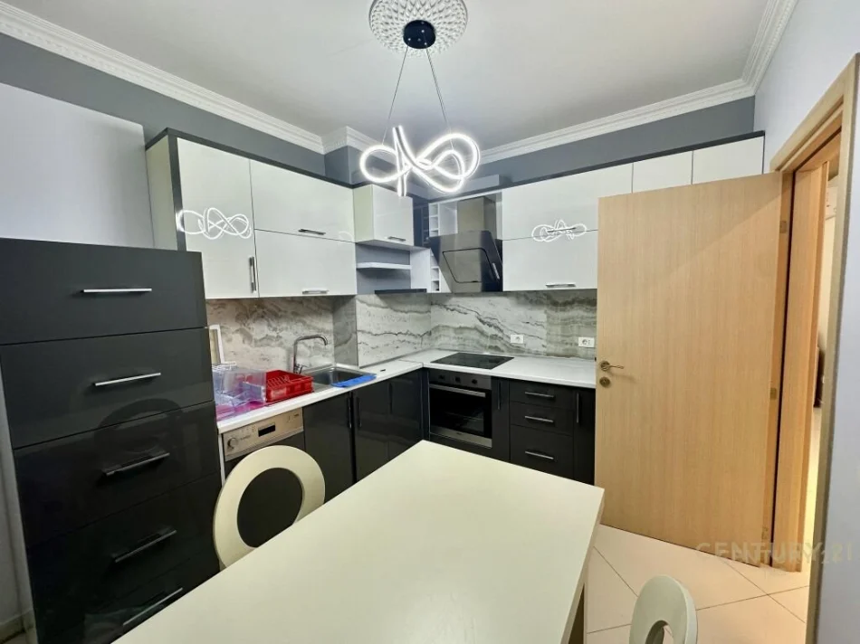 Tirane, jepet me qera apartament duplex 4+1+Aneks+Ballkon , 153 m² 1.500 € 