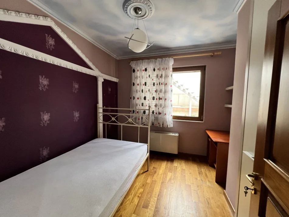 Tirane, jepet me qera apartament 3+1+Aneks+Ballkon Kati 9, 210 m² 1.000 € (Rruga e Kavajes)